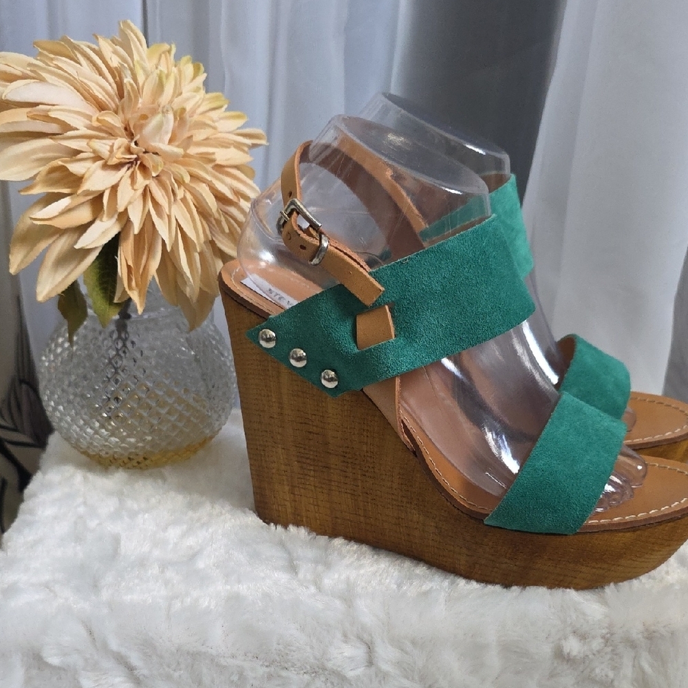 Steve Madden Green Suede Platform Sandals
